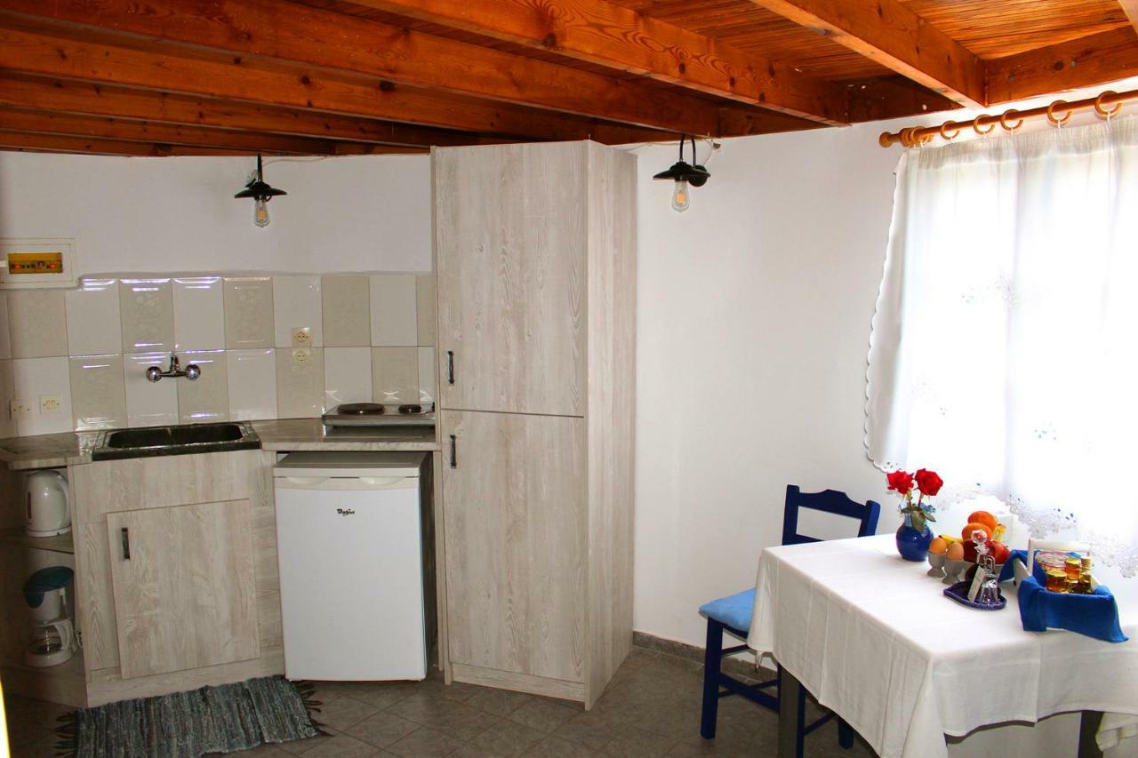 Anemomilos Studios Gerani  Exteriör bild
